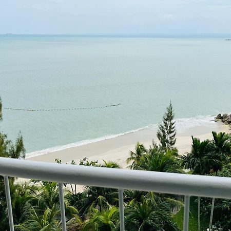 Отель Paradise By The Sea In Penang By Veron At Rainbow Paradise Танджунг-Бунга Экстерьер фото